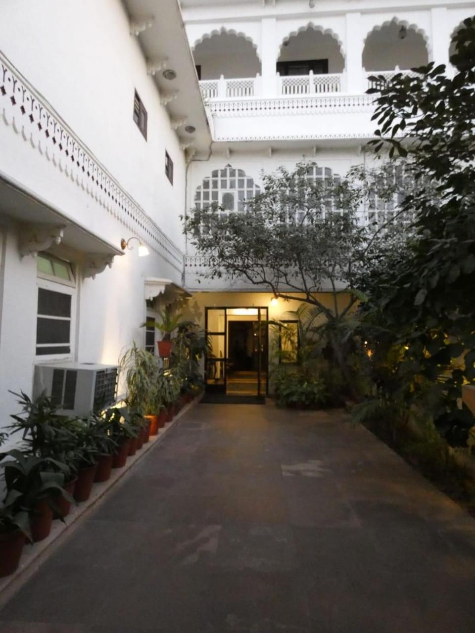 Heritage Khandwa Haveli Hotel Jaipur Bagian luar foto